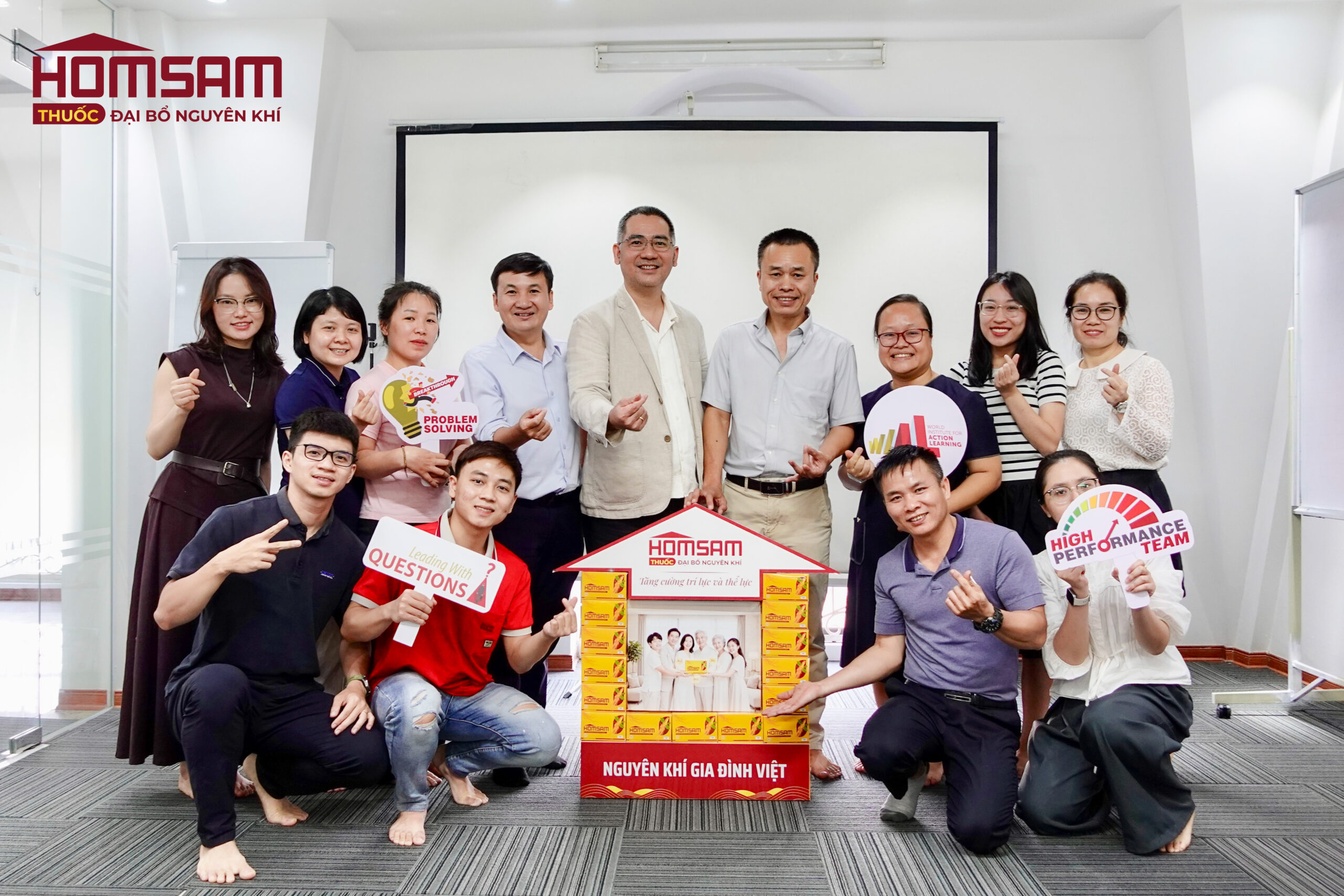 Tập thể Dược phẩm Minh Quân thể hiện tinh thần đoàn kết sau chương trình đào tạo